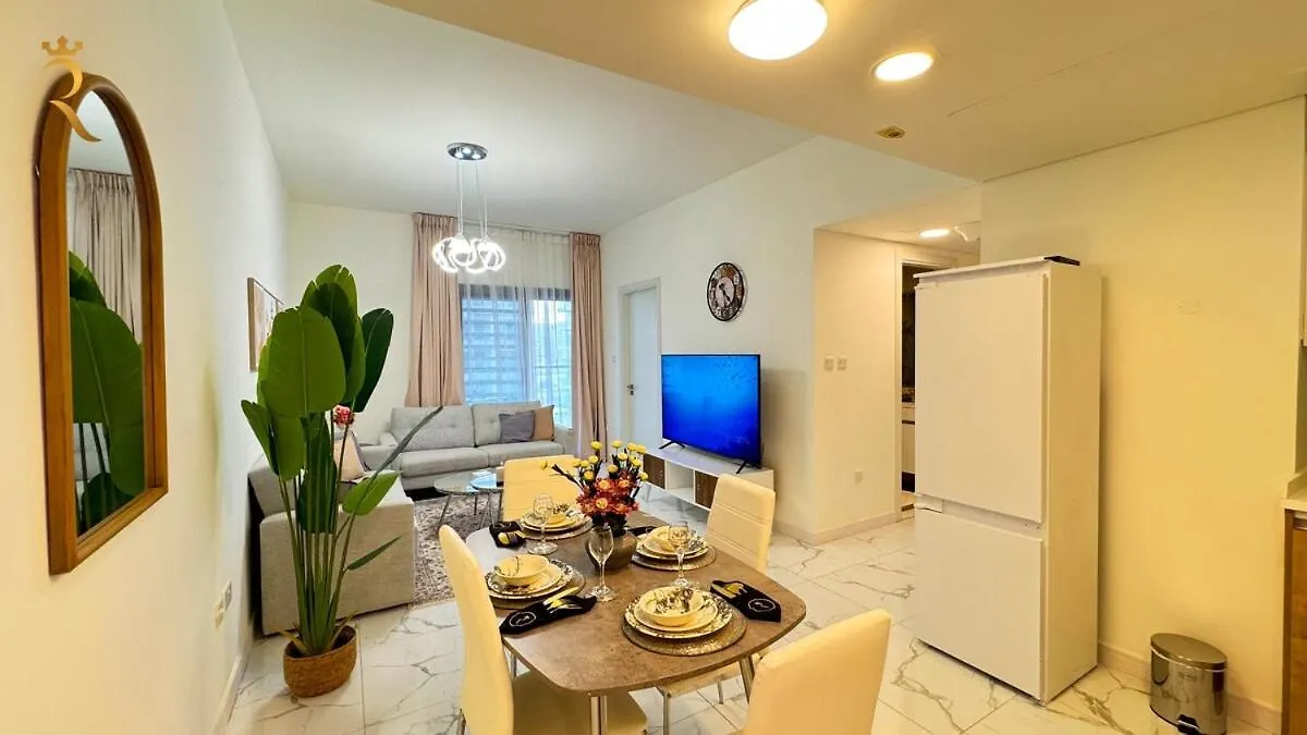 Serene Al Raha 2Br Poolside Comfort And Gym Access 아부다비